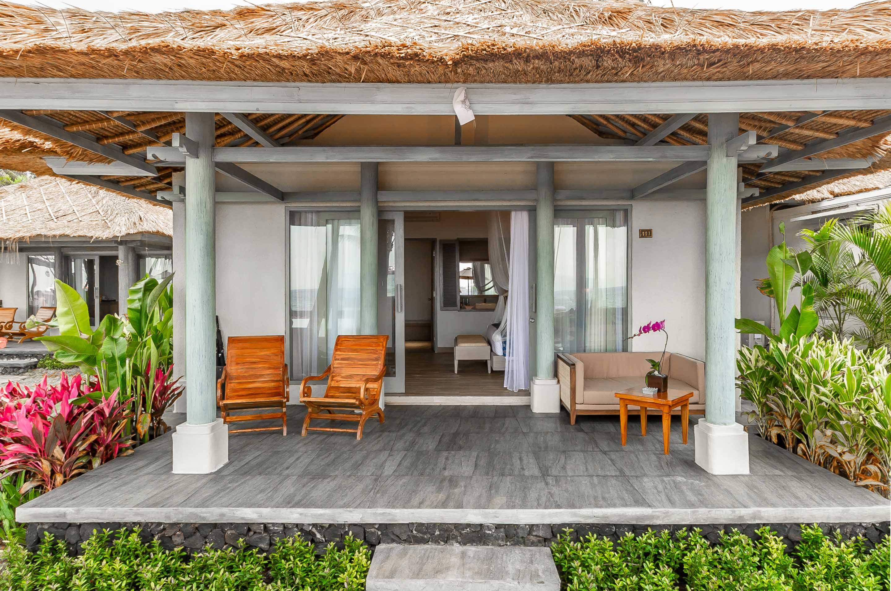 منتجع وشاطئ تجيندانا كانديداسا تْشانديداسا المظهر الخارجي الصورة A beachfront villa at the resort